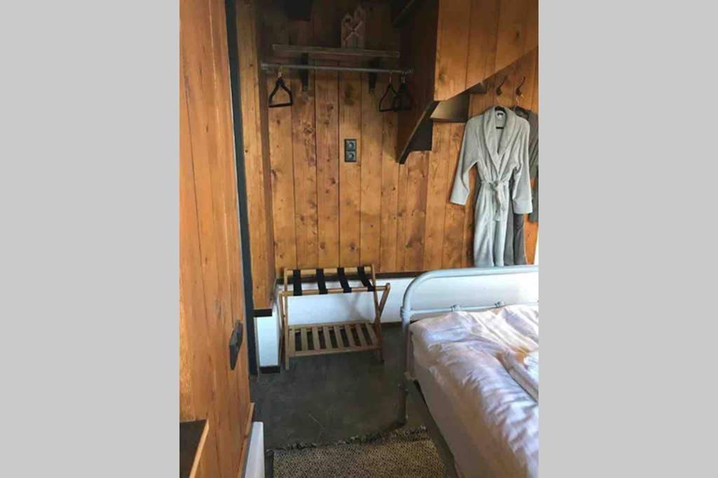 Uniek Houten Huis Nabij Bos En Plassen Hollandsche Rading Exteriör bild